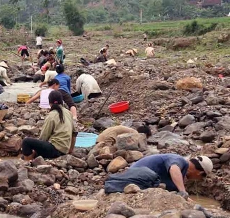 Mỏ đá Tourmaline Việt Nam
