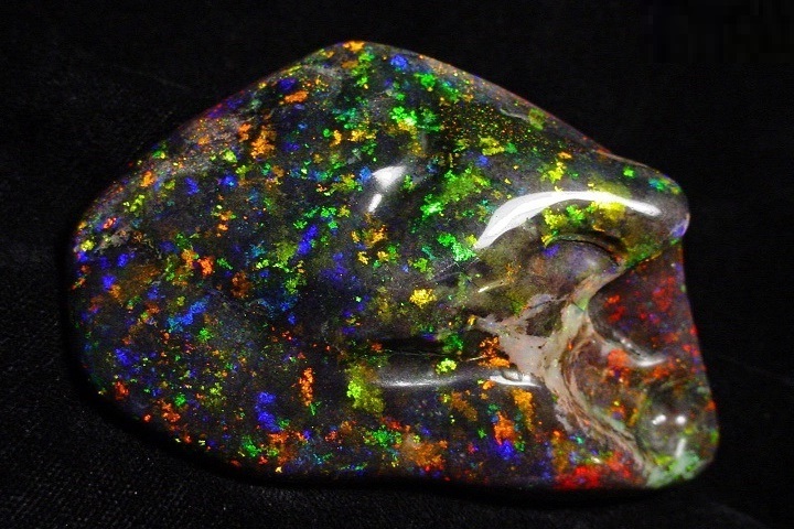 Vật phẩm phong thủy đá Opal